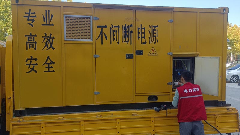 麦积柴油发电机组和UPS电源配合使用时，如何避免切换过程中的电力中断？